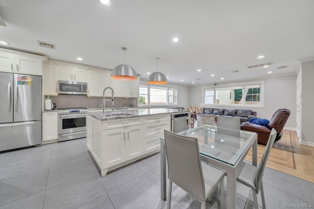 122-05 Metropolitan Avenue, Kew Gardens, NY 11415