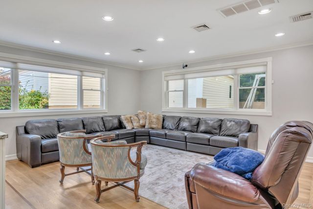 122-05 Metropolitan Avenue, Kew Gardens, NY 11415