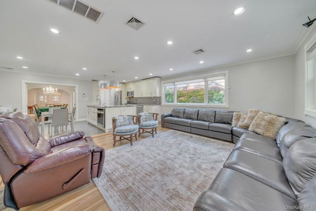 122-05 Metropolitan Avenue, Kew Gardens, NY 11415