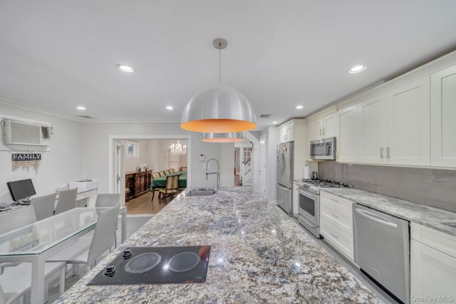 122-05 Metropolitan Avenue, Kew Gardens, NY 11415