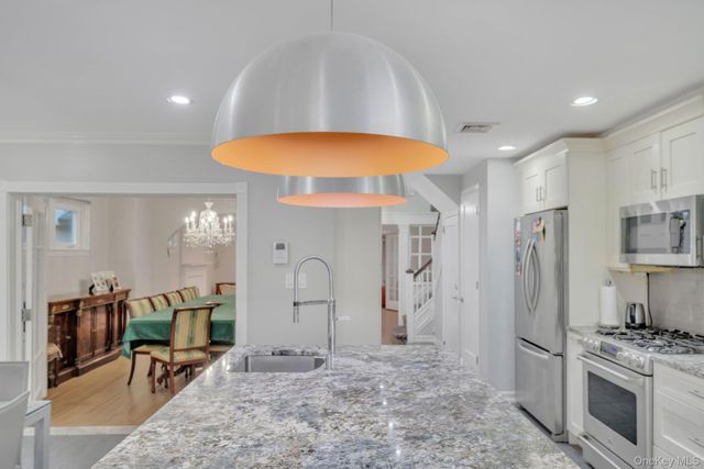 122-05 Metropolitan Avenue, Kew Gardens, NY 11415