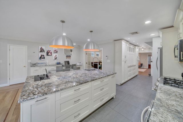 122-05 Metropolitan Avenue, Kew Gardens, NY 11415