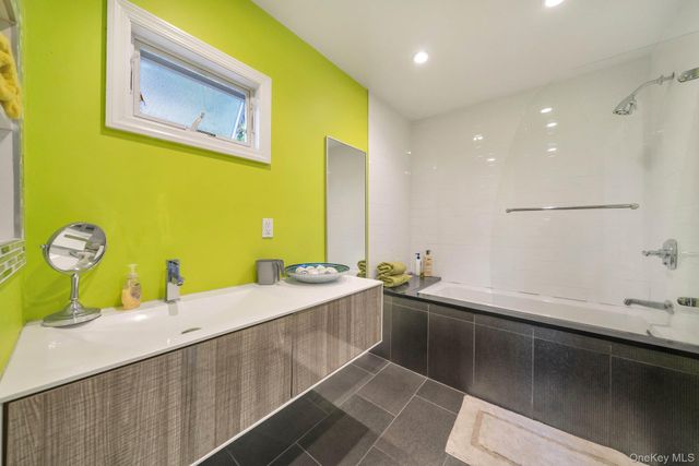 122-05 Metropolitan Avenue, Kew Gardens, NY 11415