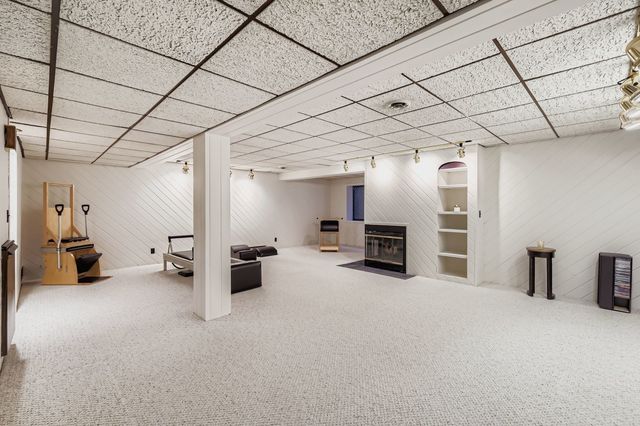 668 Shoreline Road, Lake Barrington, IL 60010