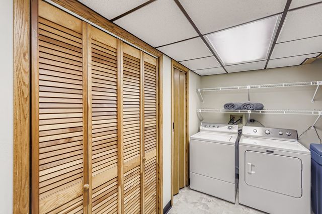 668 Shoreline Road, Lake Barrington, IL 60010