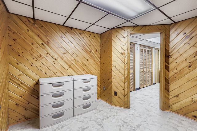 668 Shoreline Road, Lake Barrington, IL 60010