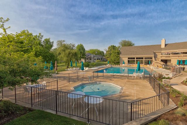 668 Shoreline Road, Lake Barrington, IL 60010