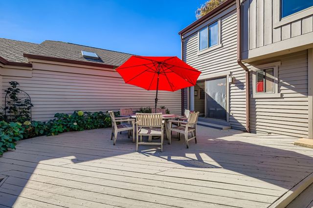 668 Shoreline Road, Lake Barrington, IL 60010