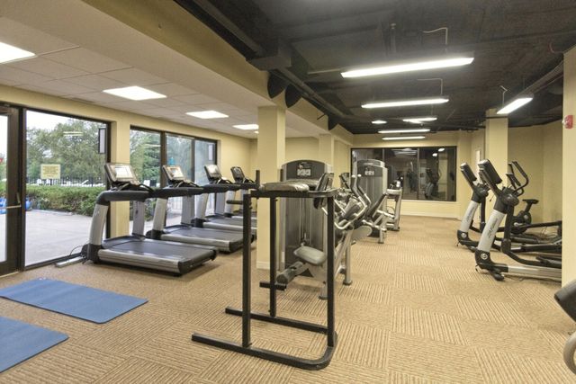 668 Shoreline Road, Lake Barrington, IL 60010