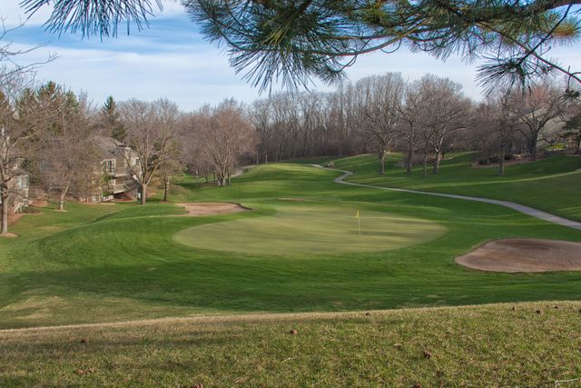 668 Shoreline Road, Lake Barrington, IL 60010