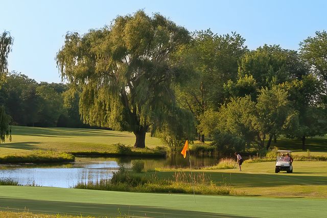 668 Shoreline Road, Lake Barrington, IL 60010