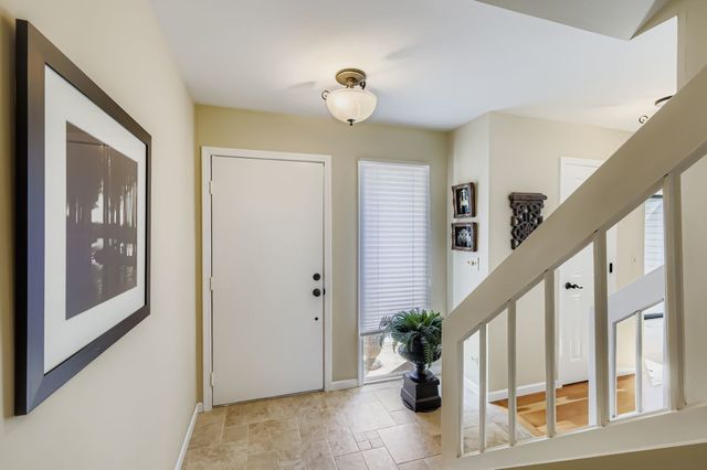 668 Shoreline Road, Lake Barrington, IL 60010