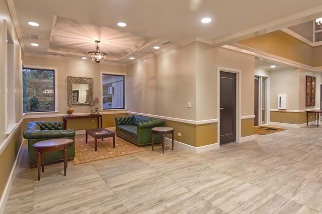 668 Shoreline Road, Lake Barrington, IL 60010