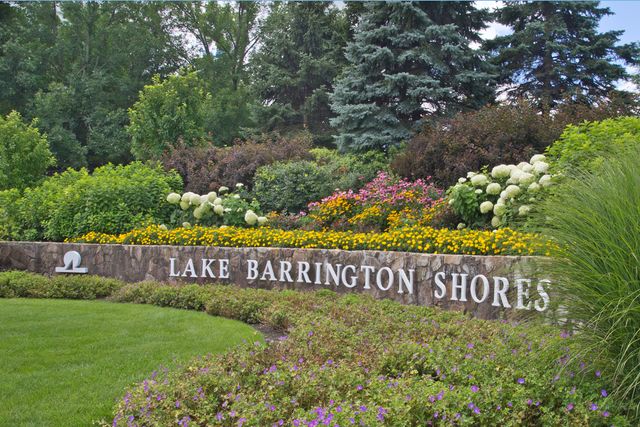 668 Shoreline Road, Lake Barrington, IL 60010