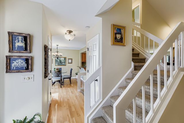 668 Shoreline Road, Lake Barrington, IL 60010