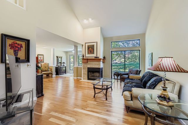 668 Shoreline Road, Lake Barrington, IL 60010