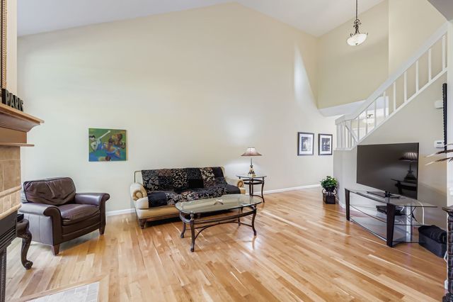 668 Shoreline Road, Lake Barrington, IL 60010