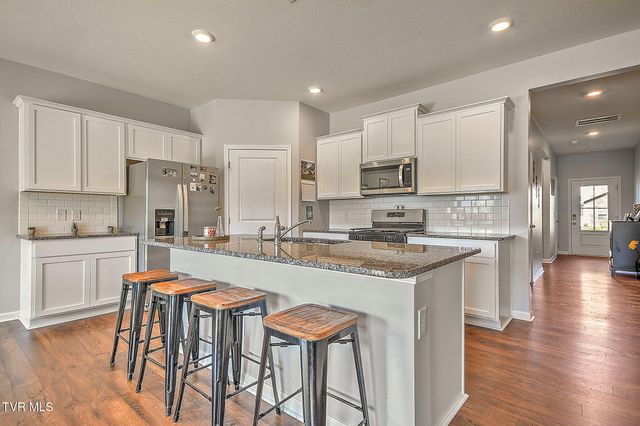 5031 Wildlife Circle, Piney Flats, TN 37686