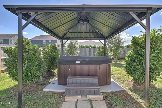 5031 Wildlife Circle, Piney Flats, TN 37686