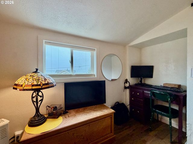 589 RIVINGTON St, Astoria, OR 97103