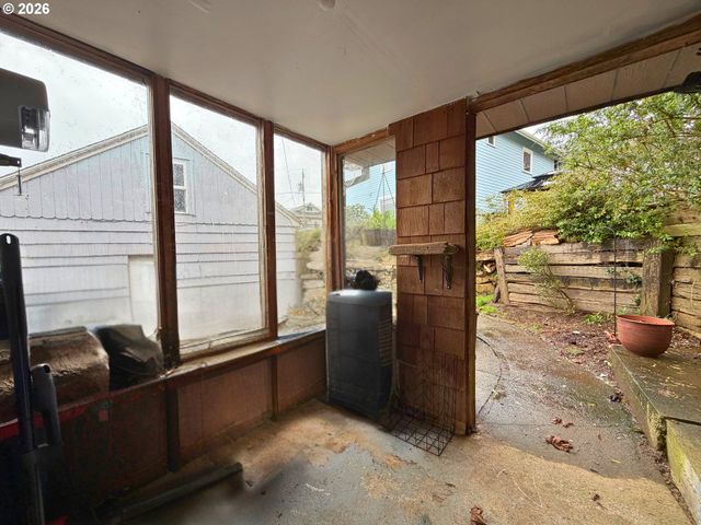 589 RIVINGTON St, Astoria, OR 97103