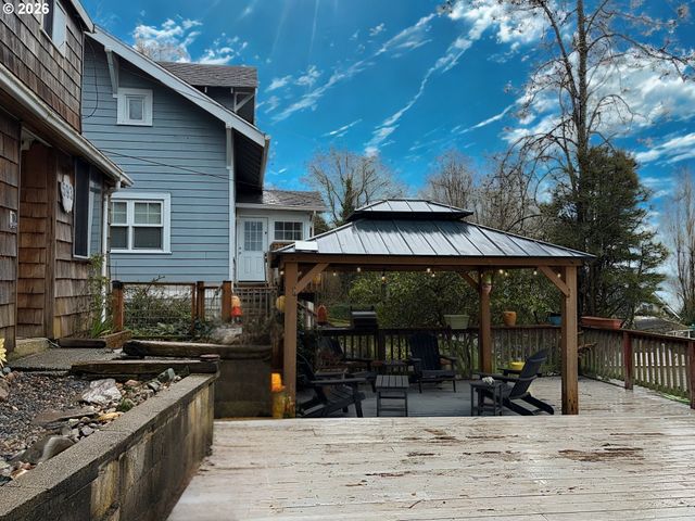 589 RIVINGTON St, Astoria, OR 97103