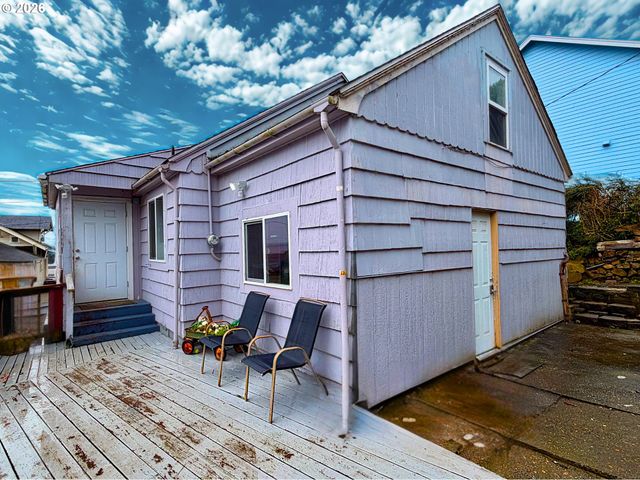 589 RIVINGTON St, Astoria, OR 97103