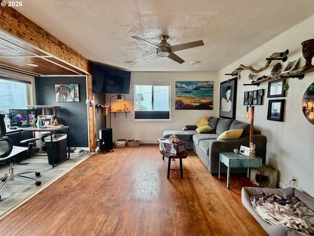 589 RIVINGTON St, Astoria, OR 97103