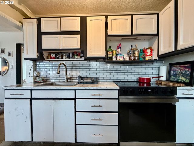 589 RIVINGTON St, Astoria, OR 97103