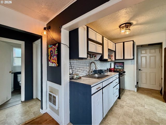 589 RIVINGTON St, Astoria, OR 97103