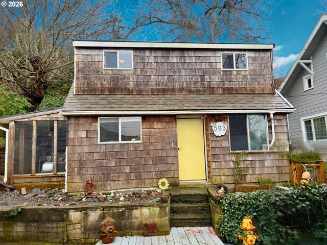 589 RIVINGTON St, Astoria, OR 97103