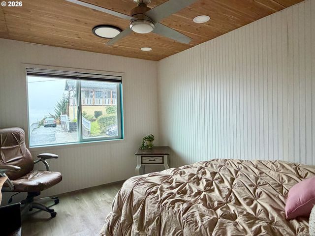 589 RIVINGTON St, Astoria, OR 97103