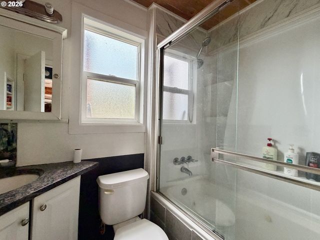 589 RIVINGTON St, Astoria, OR 97103