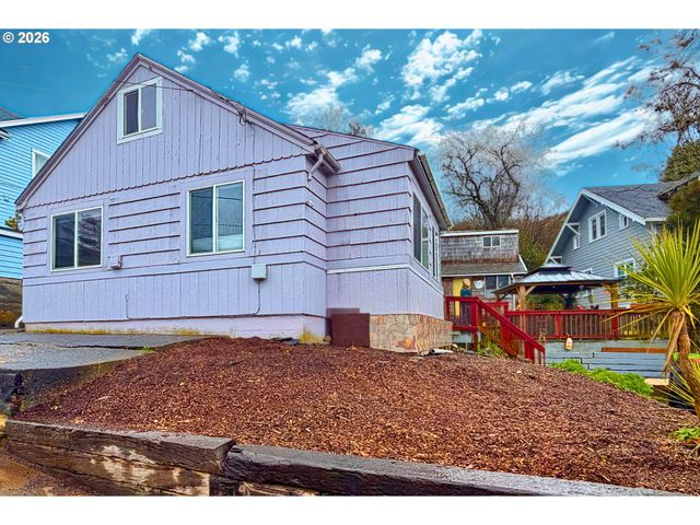 589 RIVINGTON St, Astoria, OR 97103