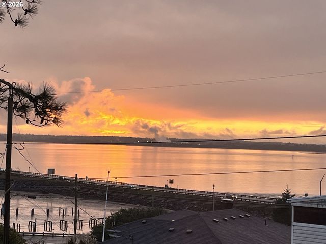 589 RIVINGTON St, Astoria, OR 97103