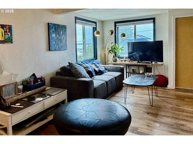 589 RIVINGTON St, Astoria, OR 97103