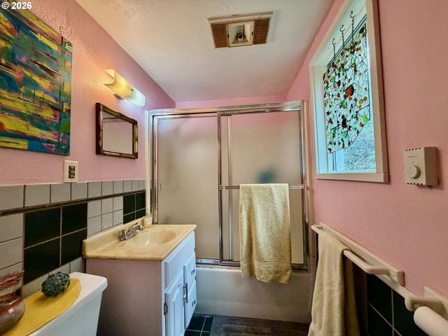 589 RIVINGTON St, Astoria, OR 97103