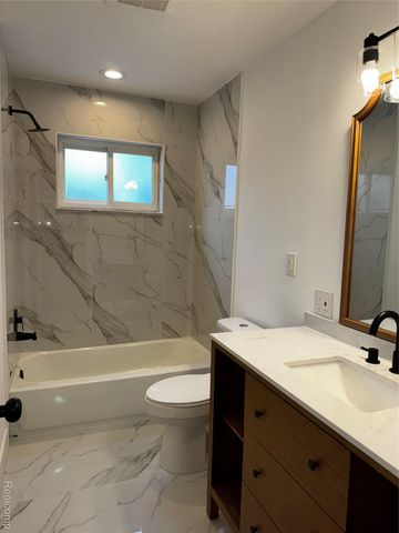 31032 Manhattan Street, St. Clair Shores, MI 48082