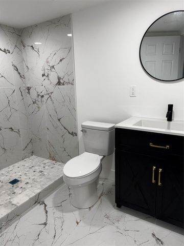 31032 Manhattan Street, St. Clair Shores, MI 48082