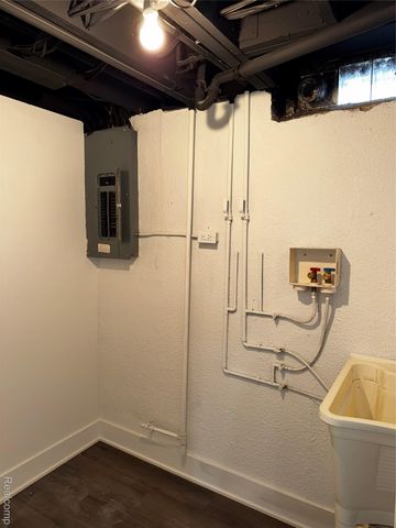 31032 Manhattan Street, St. Clair Shores, MI 48082