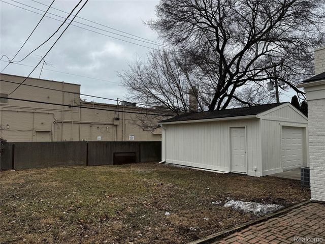 31032 Manhattan Street, St. Clair Shores, MI 48082