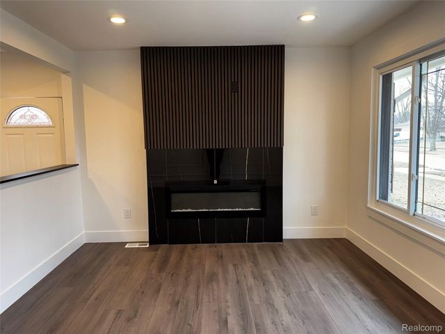 31032 Manhattan Street, St. Clair Shores, MI 48082