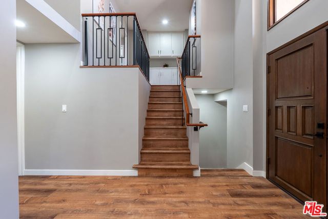 20454 W Strathern Street, Winnetka, CA 91306