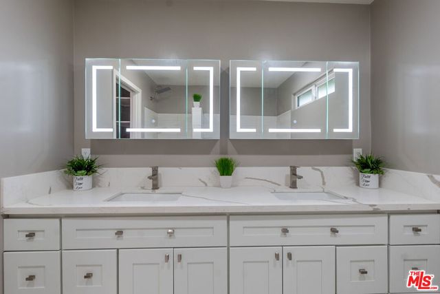 20454 W Strathern Street, Winnetka, CA 91306