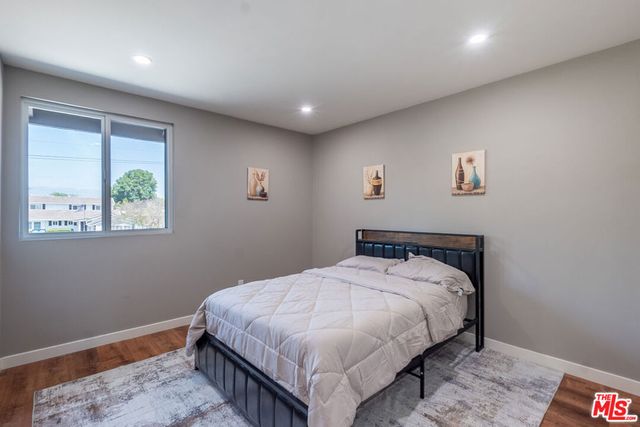 20454 W Strathern Street, Winnetka, CA 91306