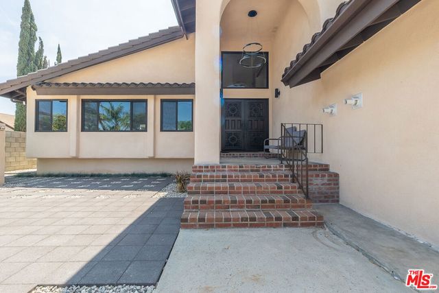 20454 W Strathern Street, Winnetka, CA 91306