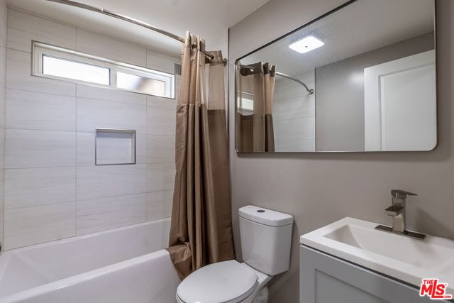 20454 W Strathern Street, Winnetka, CA 91306