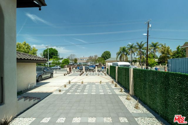 20454 W Strathern Street, Winnetka, CA 91306