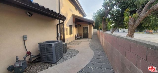 20454 W Strathern Street, Winnetka, CA 91306