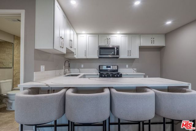 20454 W Strathern Street, Winnetka, CA 91306